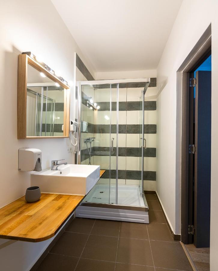 Lagom Hotel Бухарест Экстерьер фото